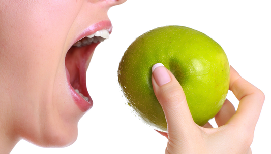 Dents, enzymes et bromélaïne : un lien encore peu connu